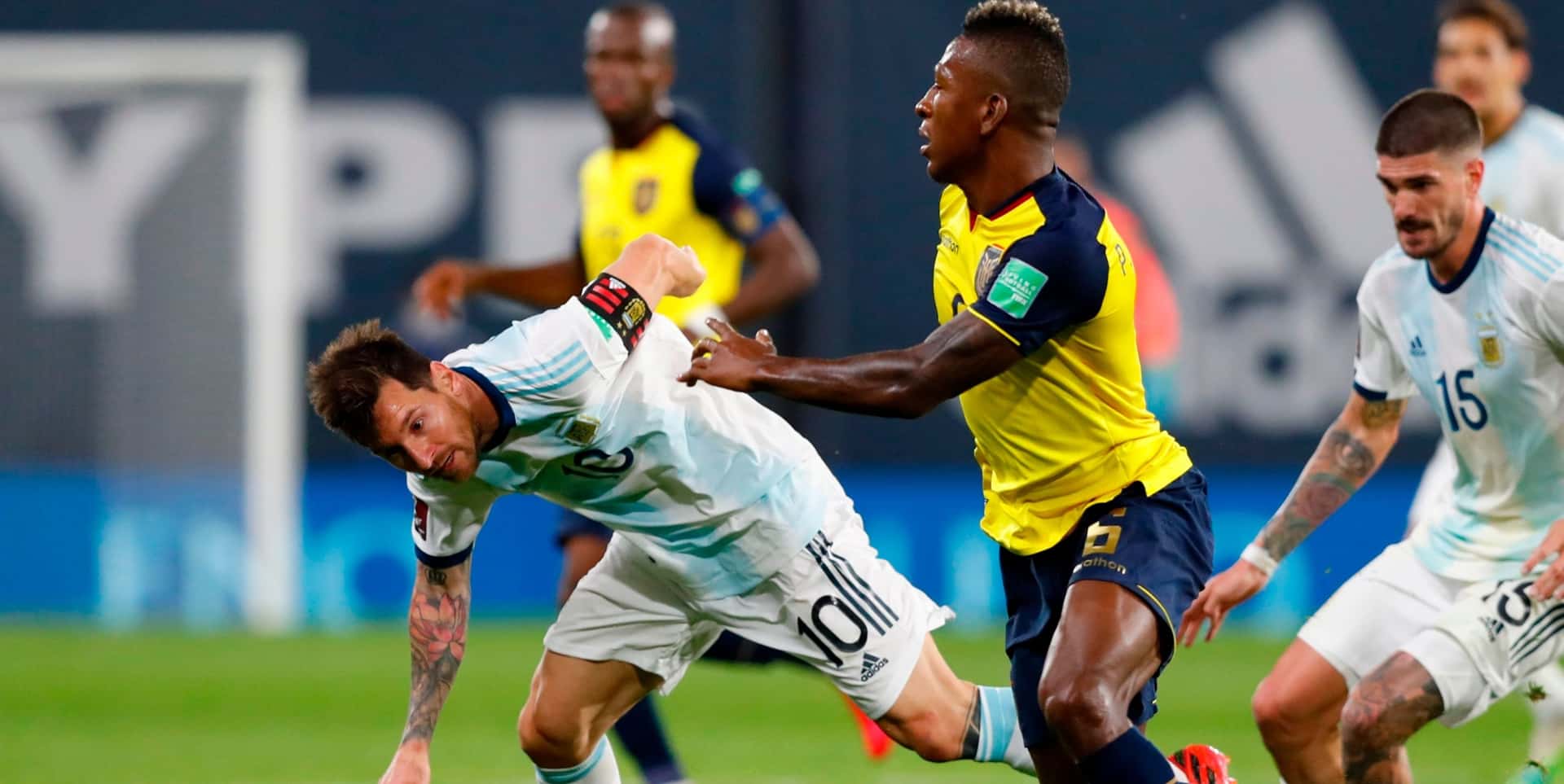 El jugador le peleará el puesto a Pervis Estupiñán
