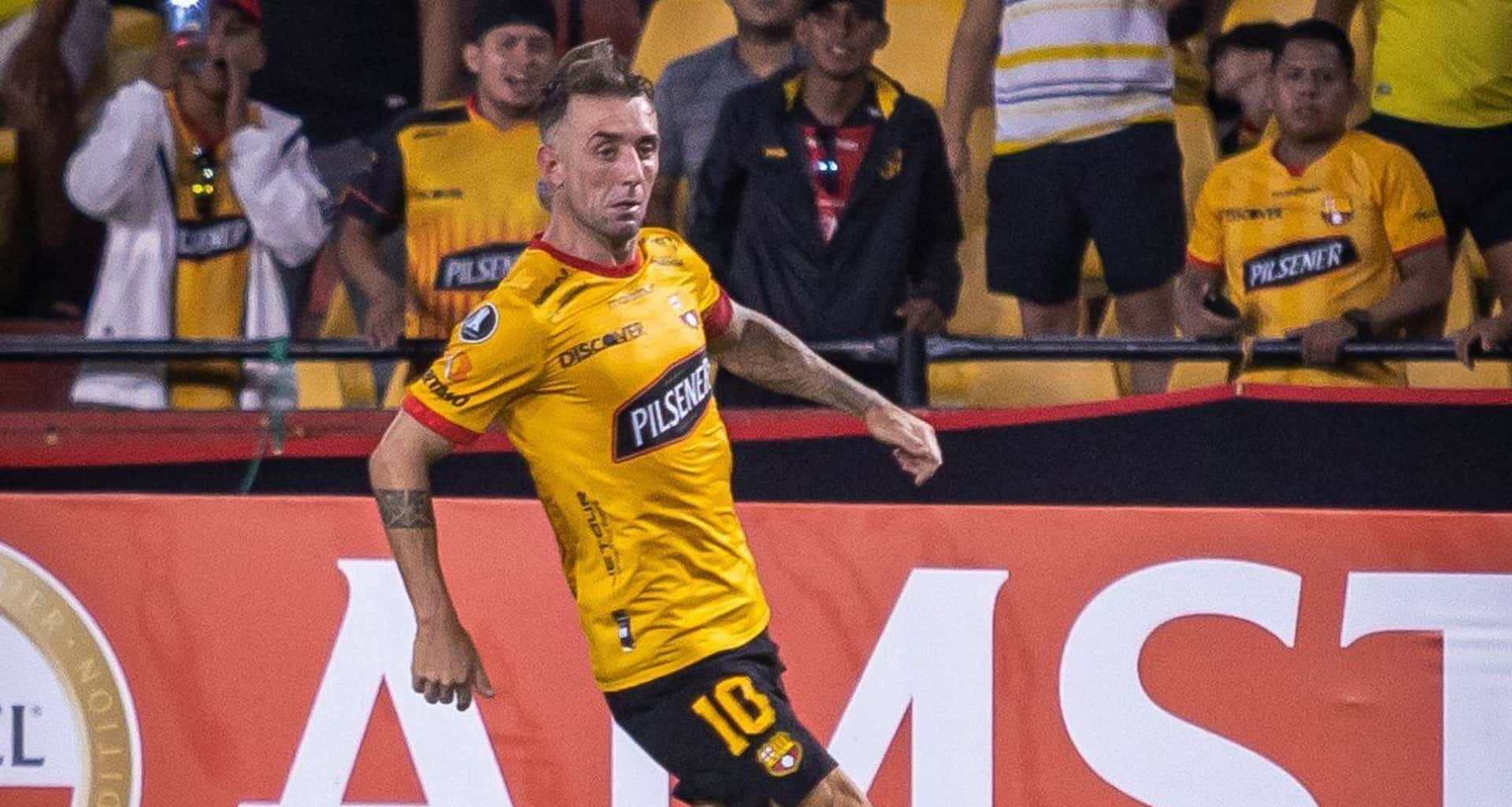 El jugador salió entre varios aplausos del estadio, se mandó un buen partido