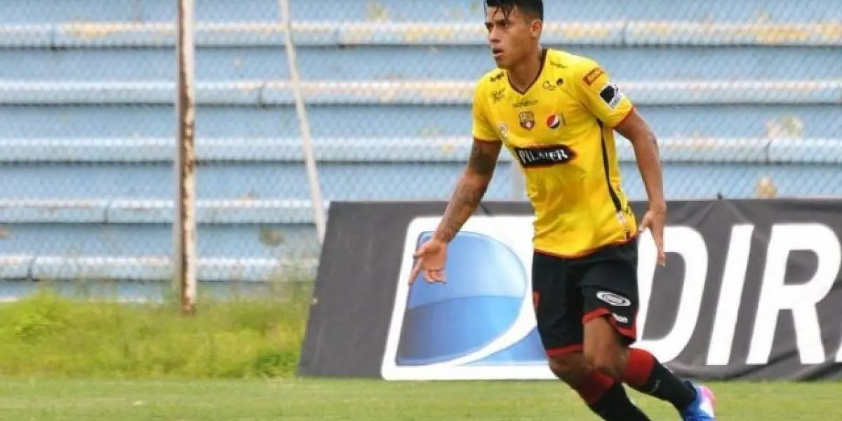 El jugador terminó jugando en el América de Quito de la serie "B"