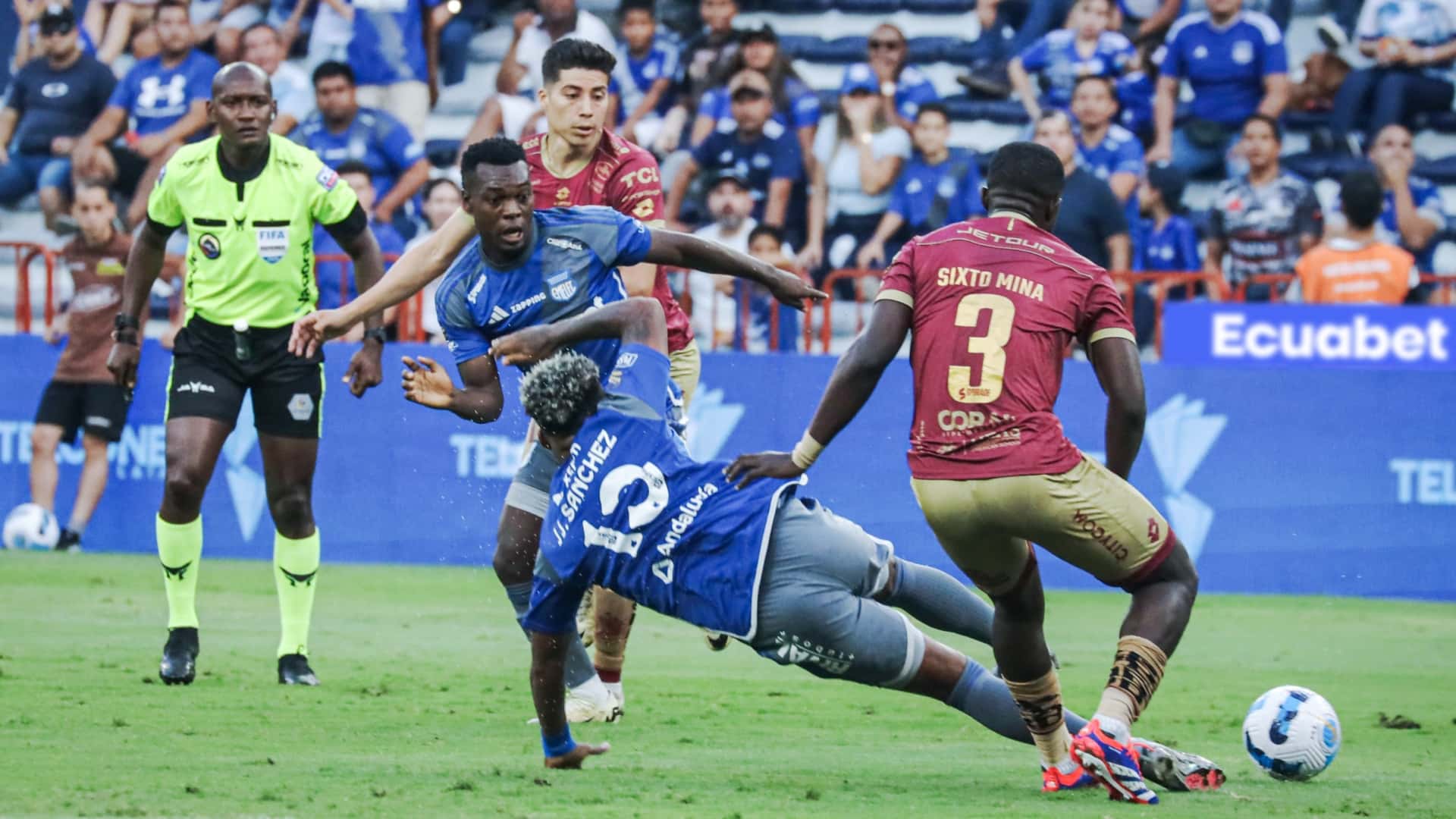Emelec contra Deportivo Cuenca / Foto: API