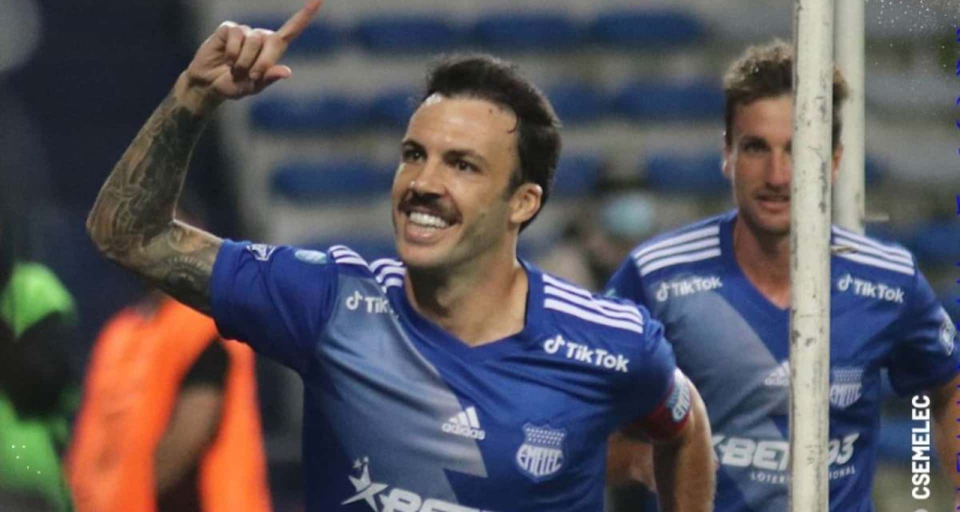 Emelec está disputando un partido de poder a poder contra Aucas y Sebastián Rodríguez perdió la paciencia