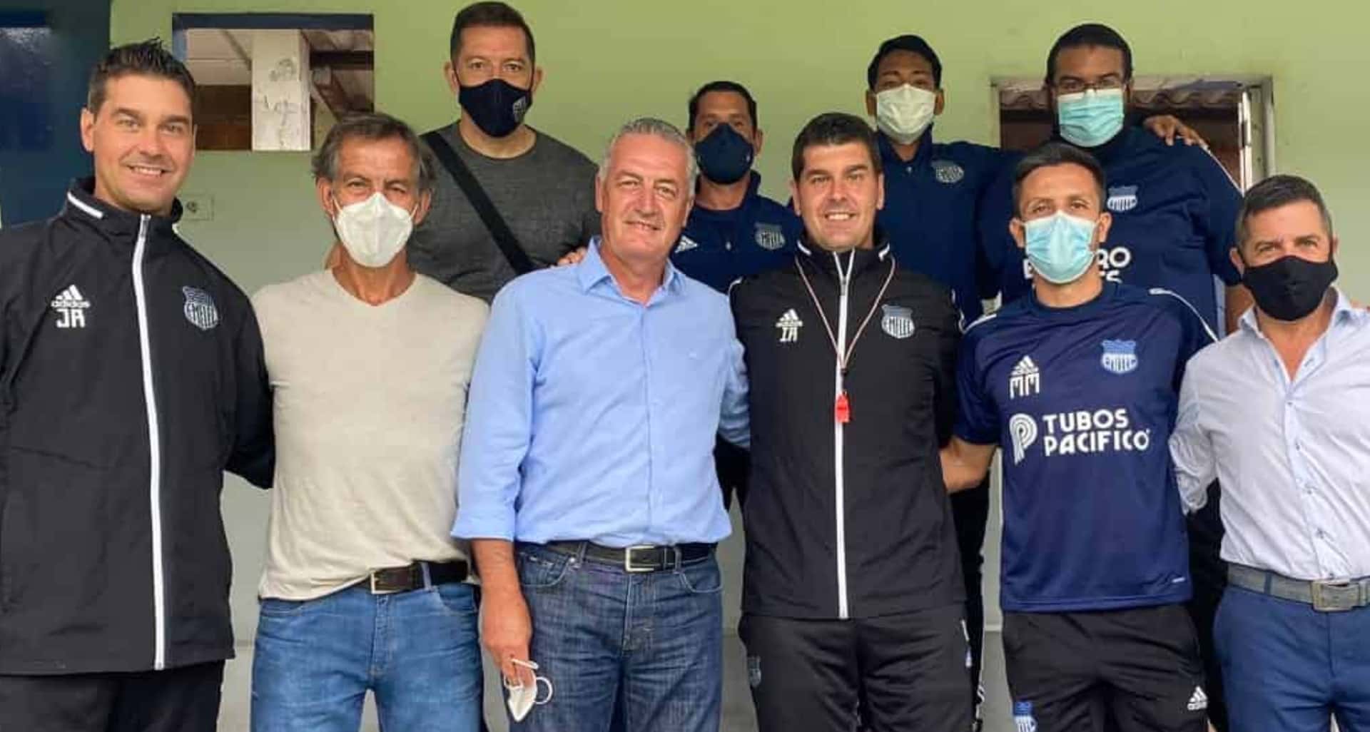 Emelec pasa un bajón con Ismael Rescalvo, pero se concentran en otro partido de despedida
