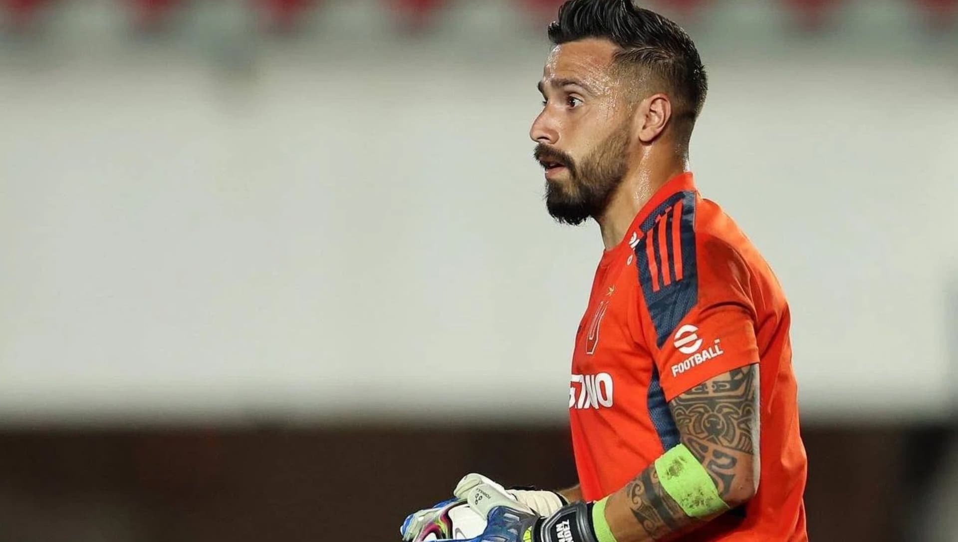 En Chile le hicieron la vida imposible a Hernán Galíndez, mientras que en Independiente del Valle tratan bien a su jugador chileno