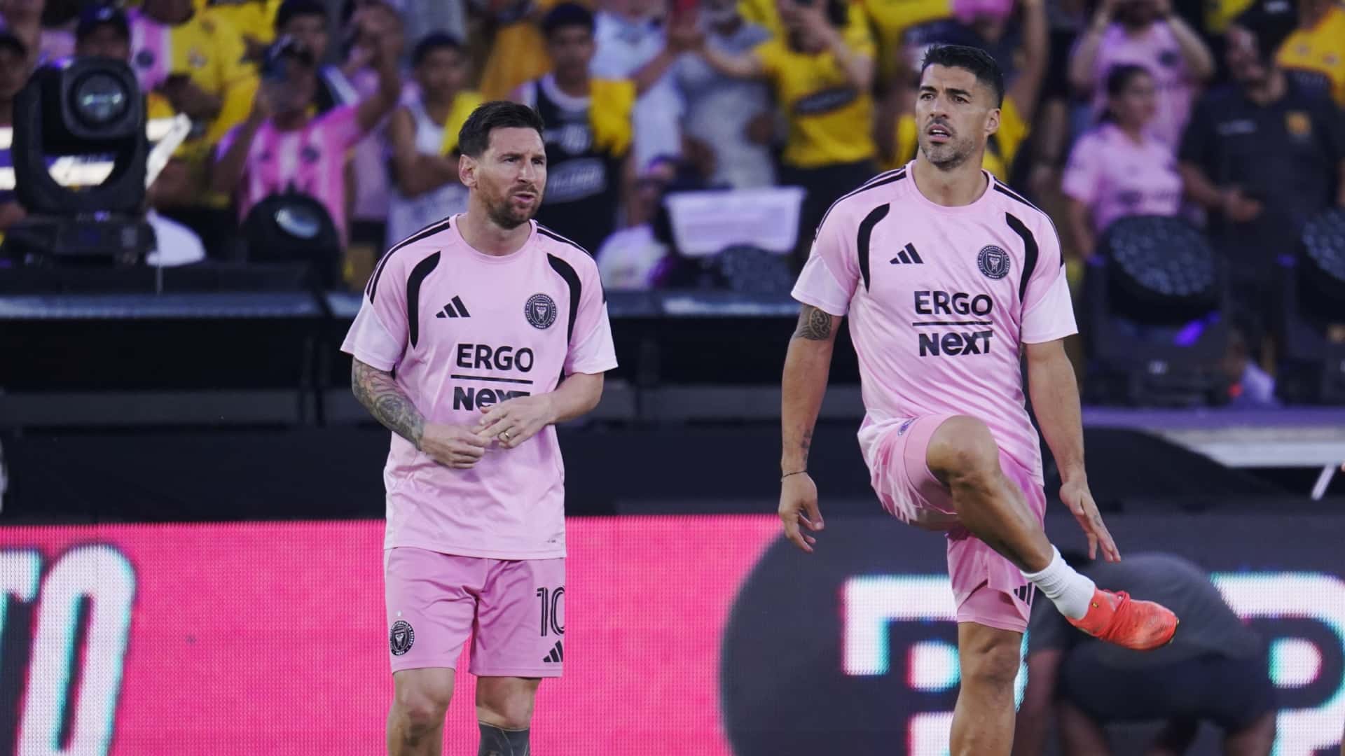 En pleno entretiempo fue corriendo a pedirle la camiseta del 10 y se la llevó a su casa