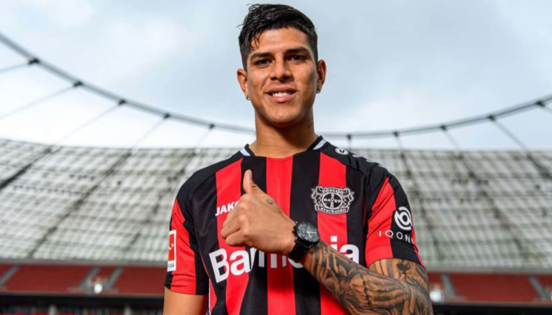 En una foto que subió el ecuatoriano se puede evidenciar el nuevo tatuaje que se hizo en el cuello