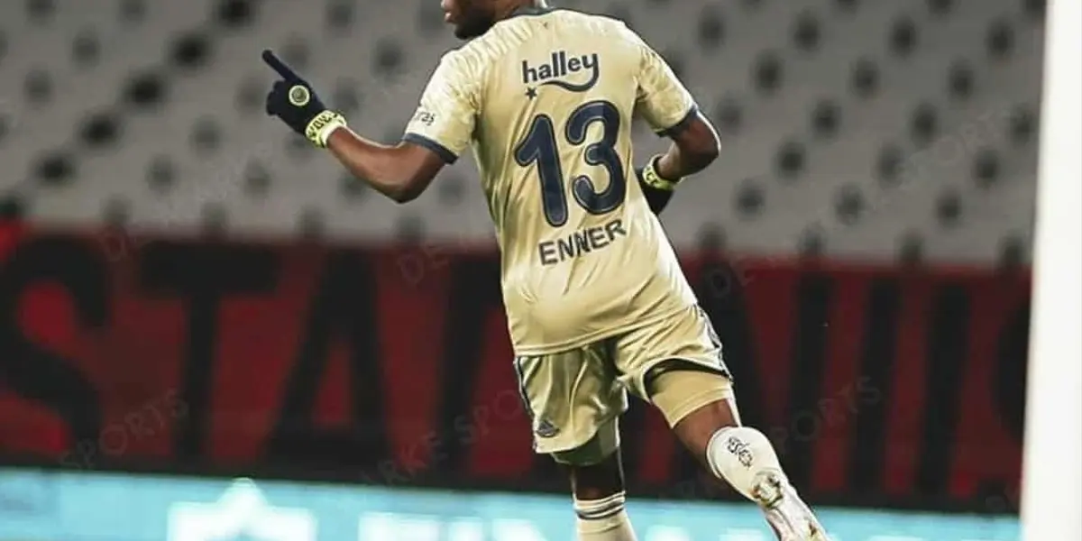Enner Valencia marcó un golazo de tiro libre en el último partido del Fenerbahce