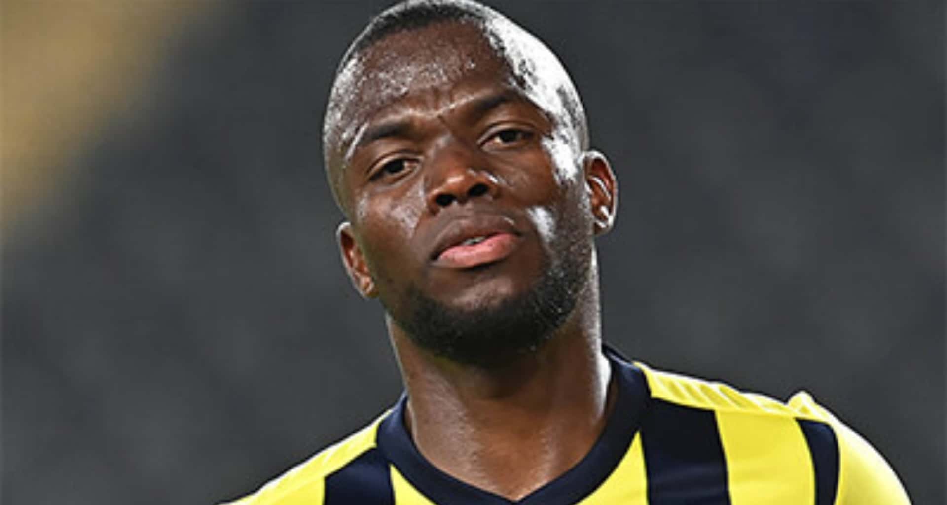 Enner Valencia salió de una lesión que lo marginó varias semanas de la cancha y ahora le hicieron jugar solo unos segundos