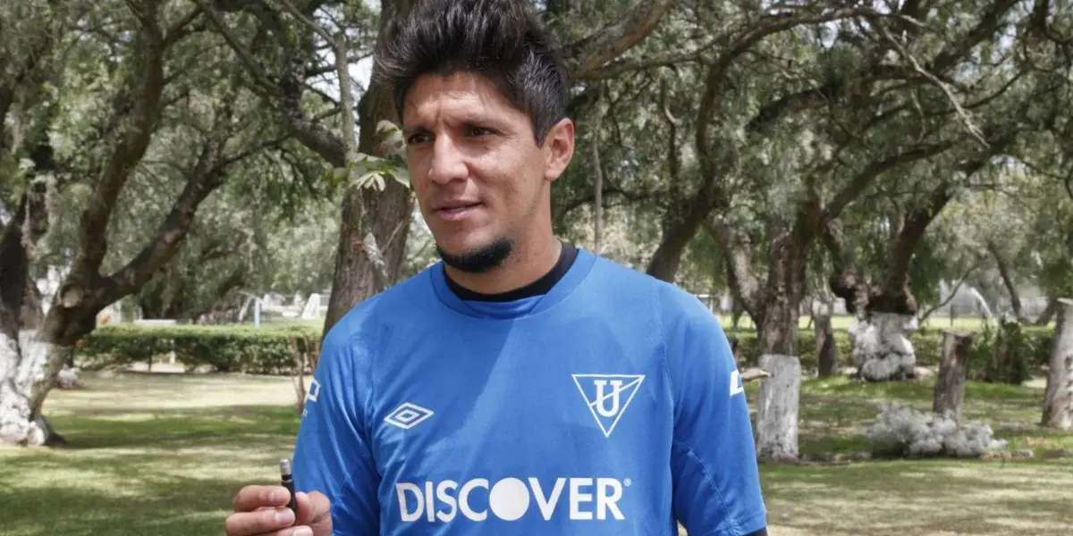 Enrique Vera es uno de los jugadores importantes en la historia de Liga de Quito y ahora que se retiró del fútbol no se ha deslindado del todo del deporte ya que hoy trabaja codo a codo con el club albo