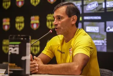 Fabián Bustos conversó con los medios de comunicación sobre el partido de Barcelona vs Aucas.