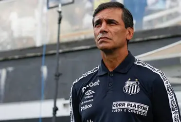 Fabián Bustos no es más director técnico del Santos de Brasil y una imagen se hizo viral luego del partido frente al Táchira