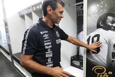 Fabián Bustos fue presentado como nuevo entrenador de Santos y tras su paso en Barcelona SC donde privilegio el juego de resultados y no vistoso 