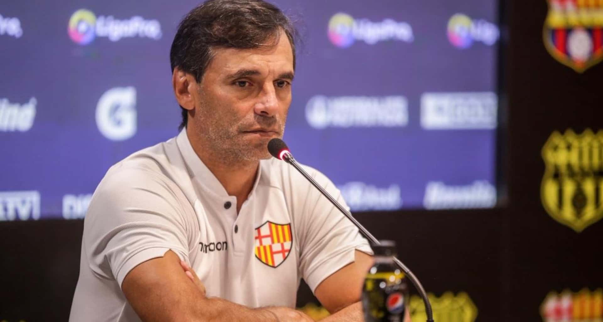Fabián Bustos puede que no termine el año como entrenador de Barcelona SC por su estilo de juego y si los resultados no le acompañan