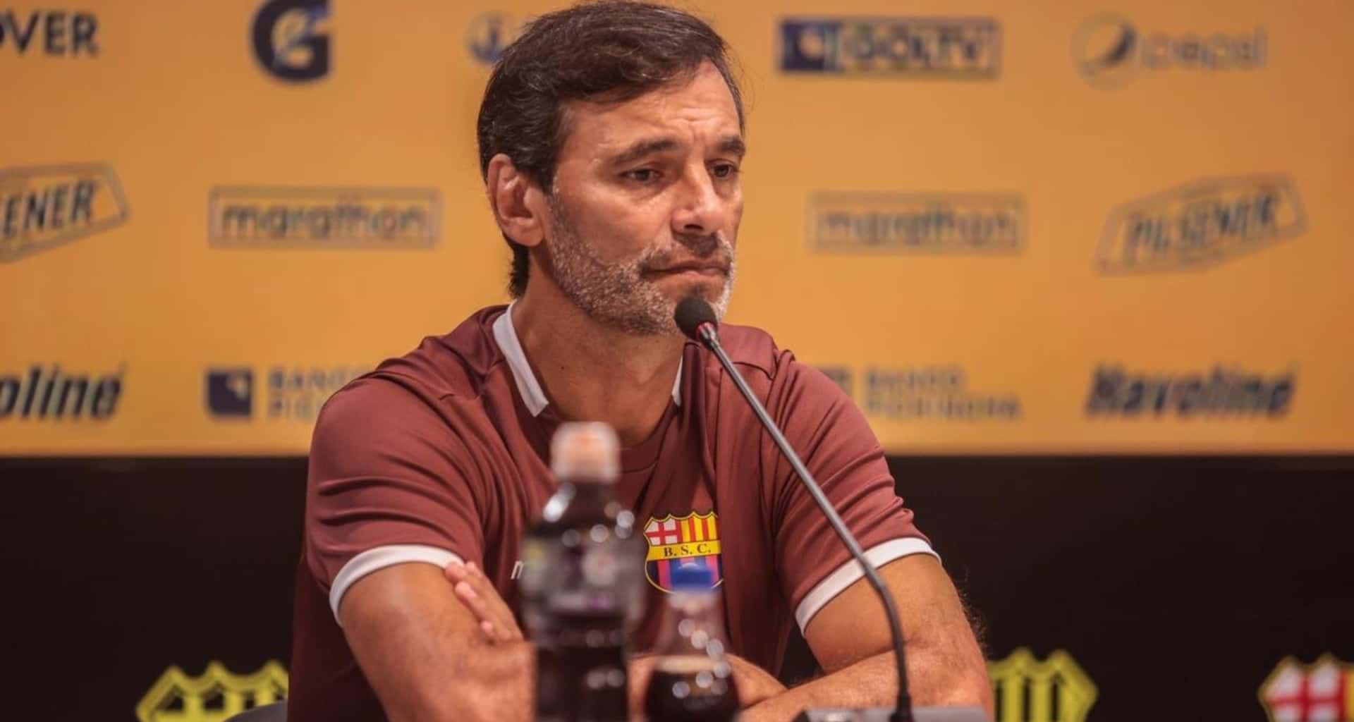 Fabián Bustos se molestó por una pregunta que le realizó un periodista