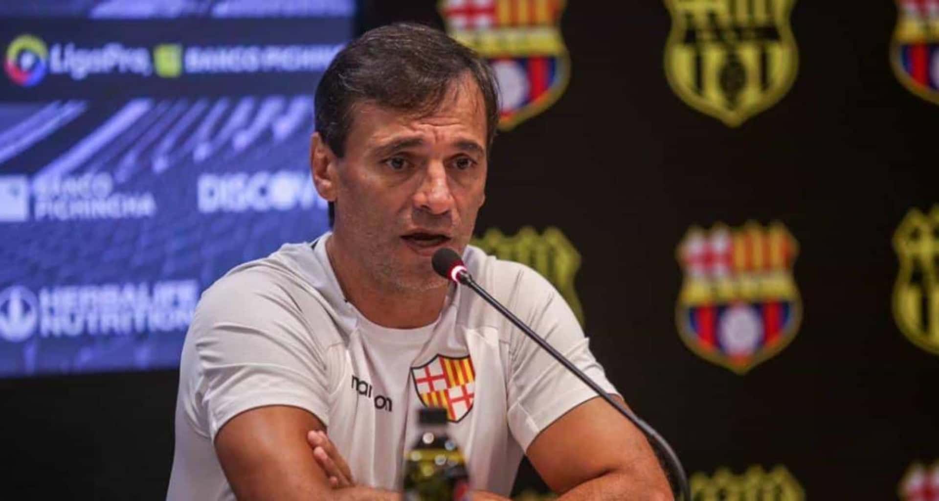 Fabián Bustos se tiró flores pese a que es criticado como entrenador de Barcelona SC y los hinchas piden su salida