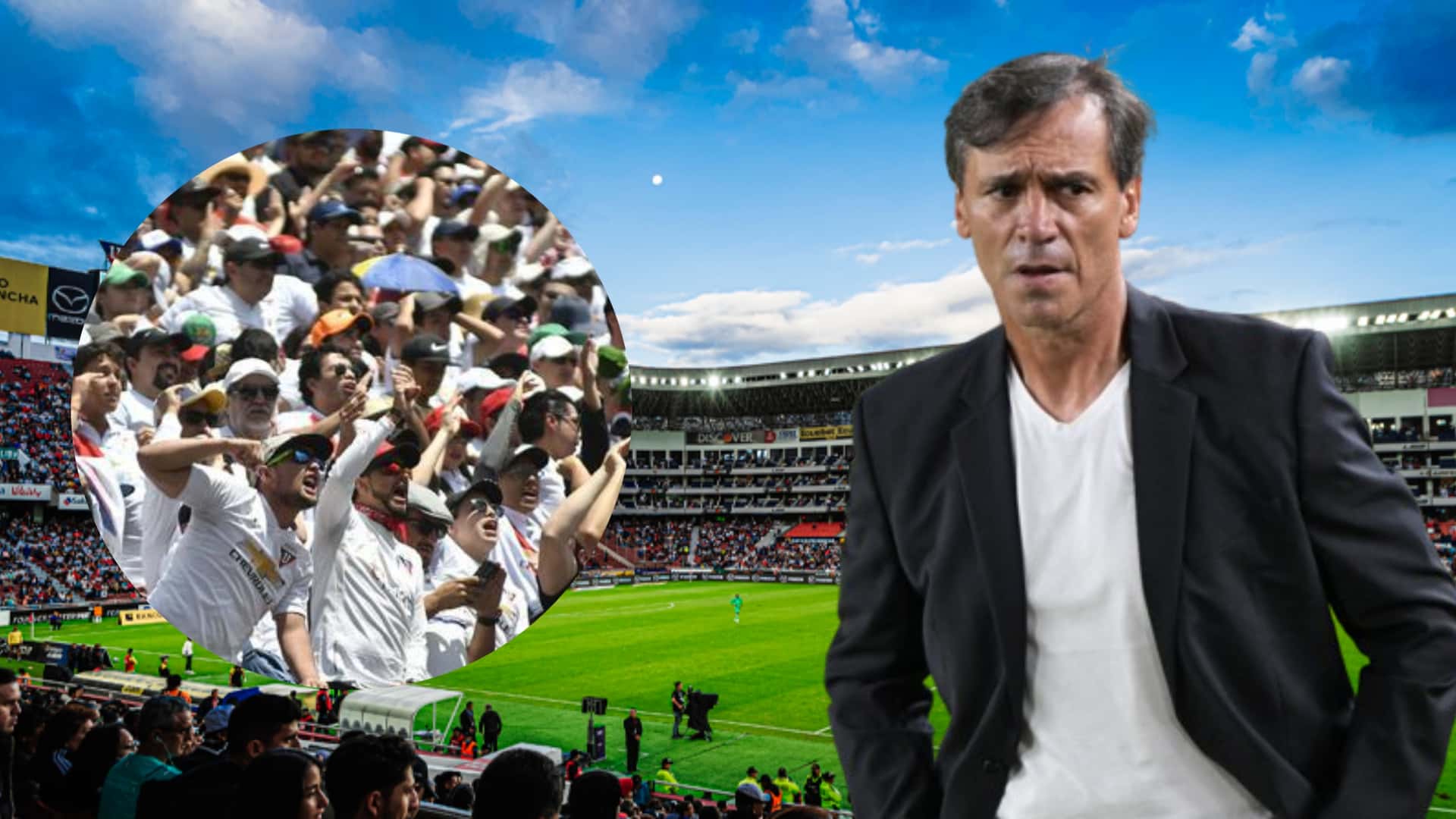 Fabián Bustos y los hinchas de Liga de Quito en el Estadio Rodrigo Paz (Foto tomada de: Liga de Quito/AFP)