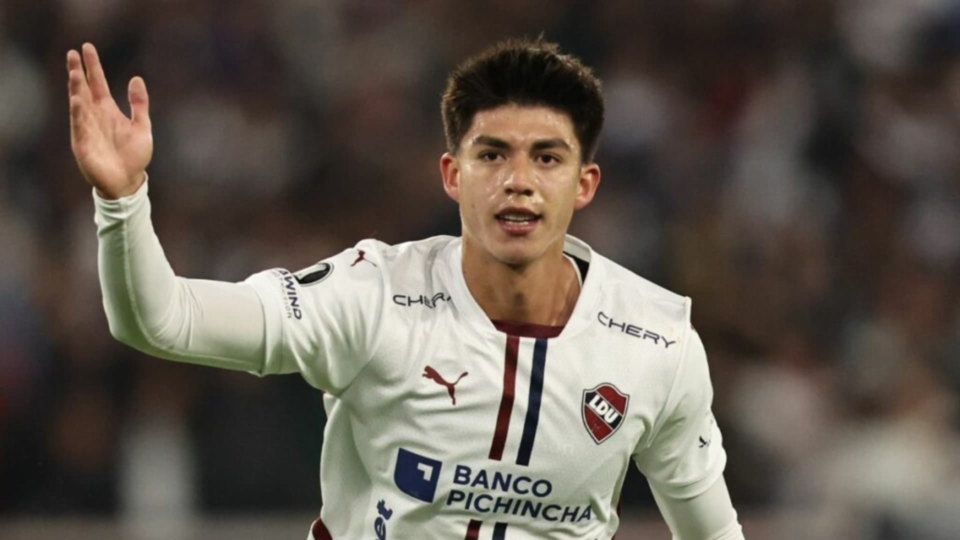 Gabriel Villamil no tuvo un gran partido ante Macará y por ello los hinchas le dieron con todo