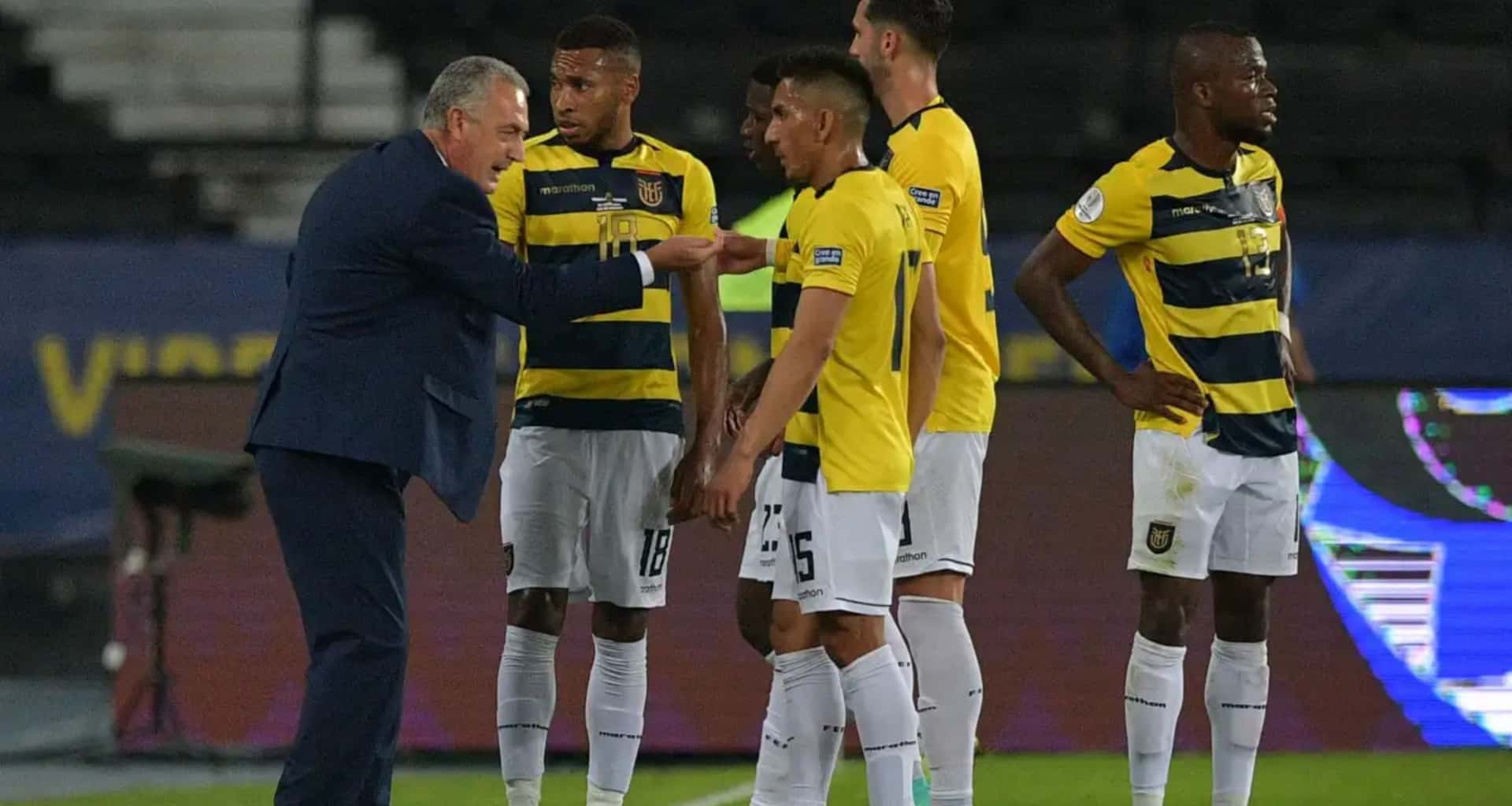 Gustavo Alfaro lo quería probar gracias a su buen momento pero justo en su ùltimo partido sufriò una lesion, no es Jeremy Sarmiento
