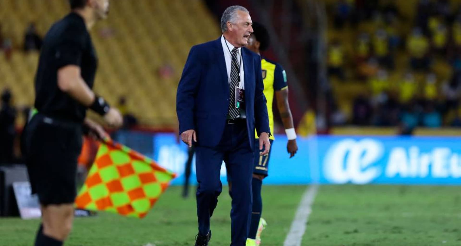 Gustavo Alfaro que alcanzó un empate ante Colombia en condición de visitante habló en rueda de prensa sobre los comentarios negativos que da el periodismo ecuatoriano y los llamó los más criticones