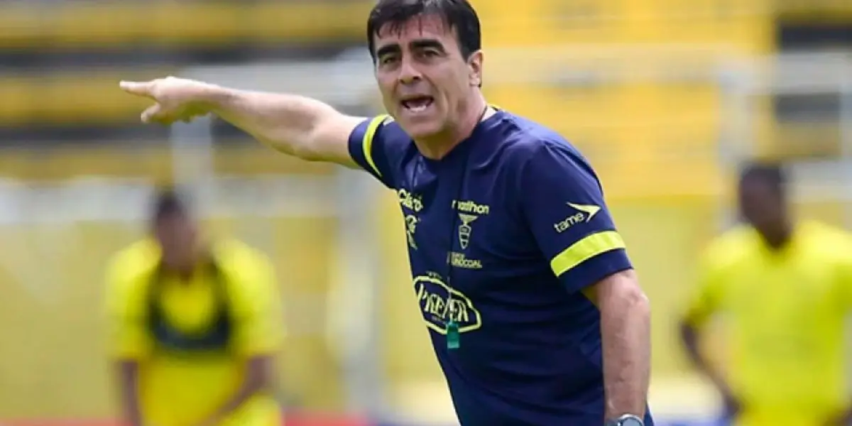 Gustavo Quinteros inició con una gran campaña en las Eliminatorias, sin embargo hubo un bajón con la Selección Ecuatoriana porque su discurso fue en contra de los intereses del plantel que se quedó sin mundial
