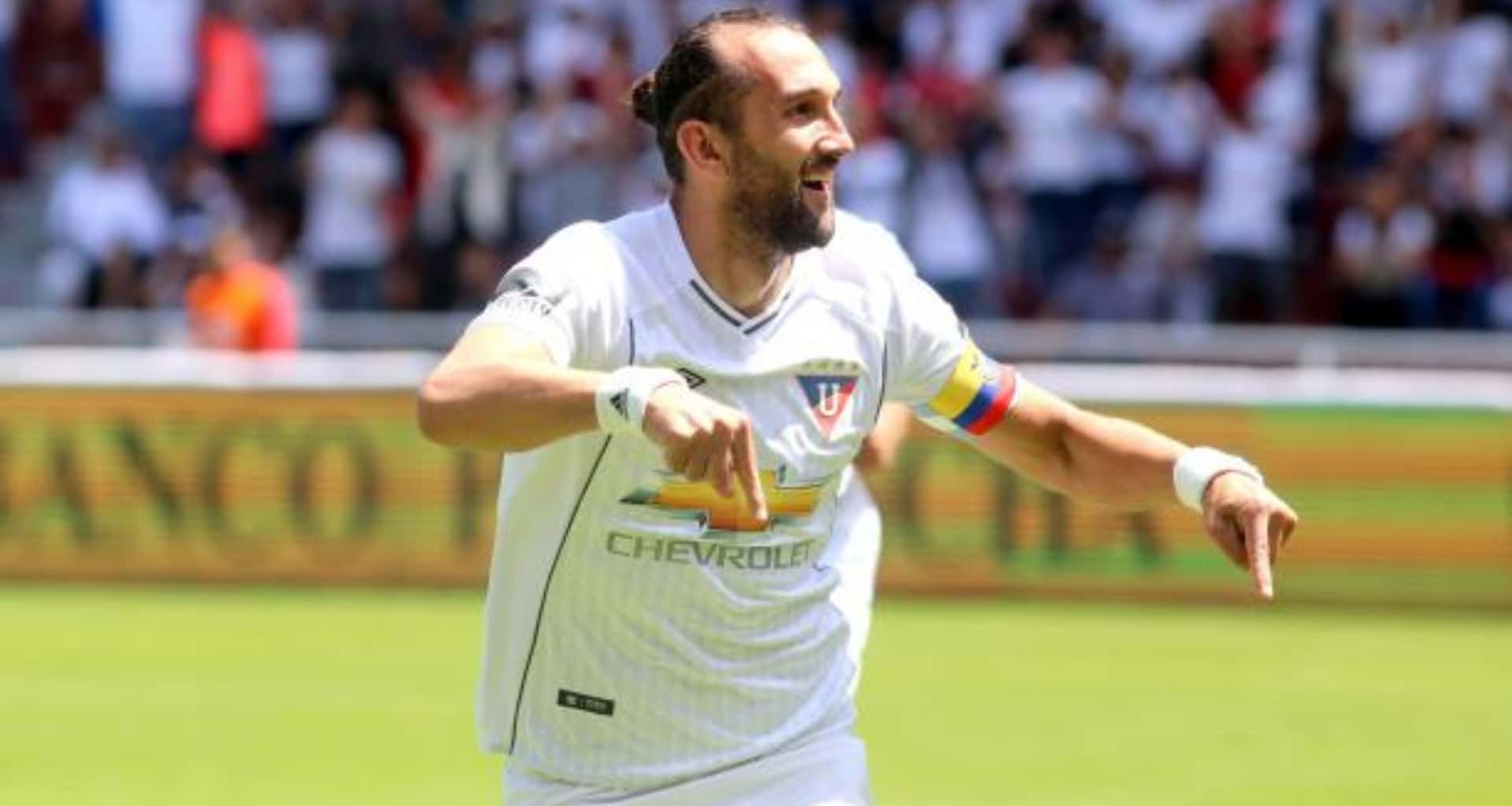 Hernán Barcos que es querido en Liga de Quito le va muy bien en Alianza Lima, donde se ha ganado el cariño de los hinchas