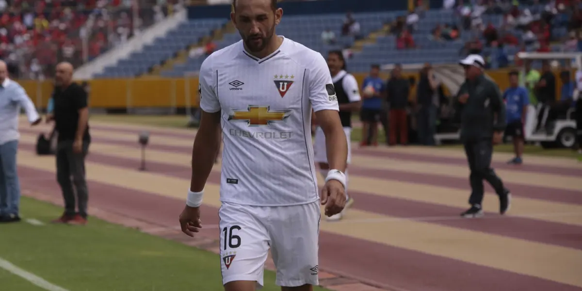 Hernán Barcos, recordado por la hinchada de Liga de Quito, ahora presta sus servicios para Alianza Lima y sorprendió porque apareció con la camiseta de Emelec