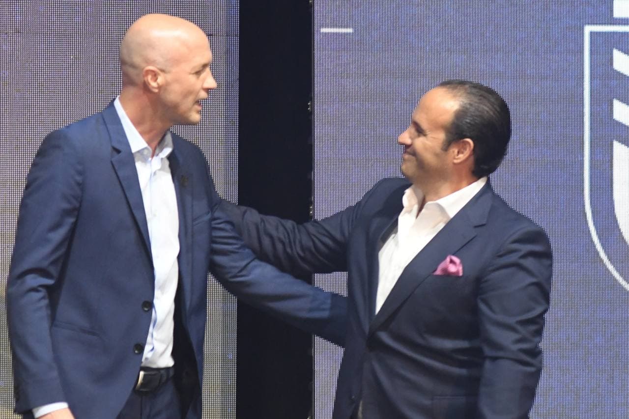 Hubo algunas irregularidades en el contrato de Jordi Cruyff y otro funcionario más que terminaron por sacar a Egas de la presidencia