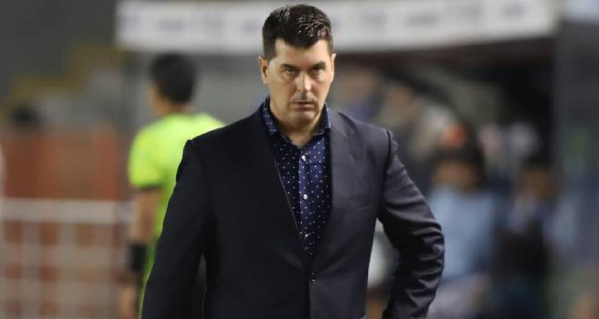Ismael Rescalvo acabó con las especulaciones sobre su salida de Emelec, dijo que está firme en el puesto y cuando podría ser su último cotejo