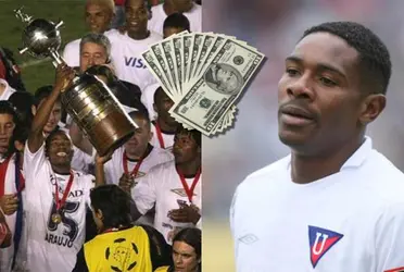 Jairo Campos tiene un nuevo trabajo donde gana 120 dólares. El defensa fue campeón de la Libertadores con Liga de Quito