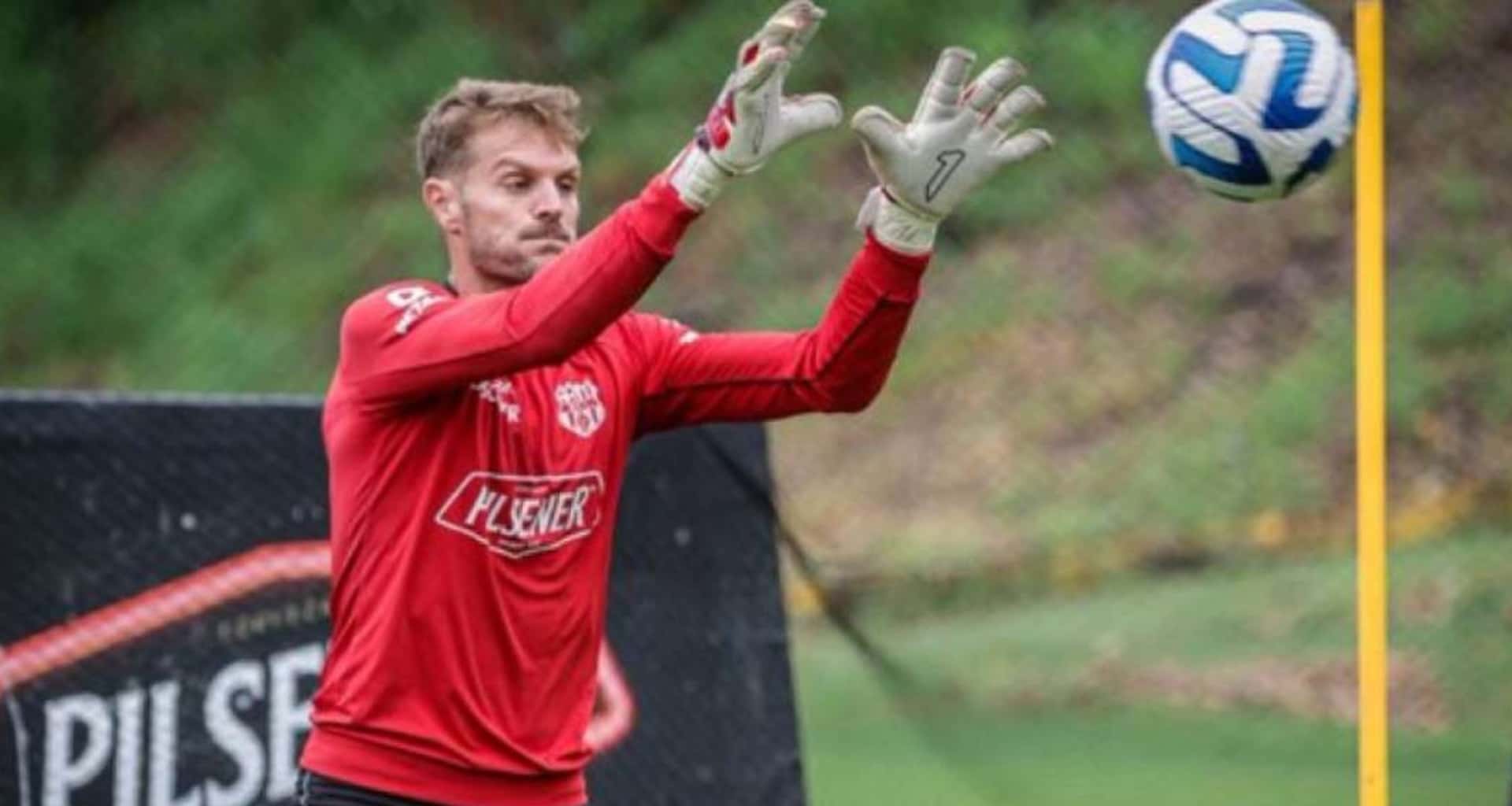 Javier Burrai presentó una lumbalgia y se confirmó si enfrentará al Deportivo Cuenca