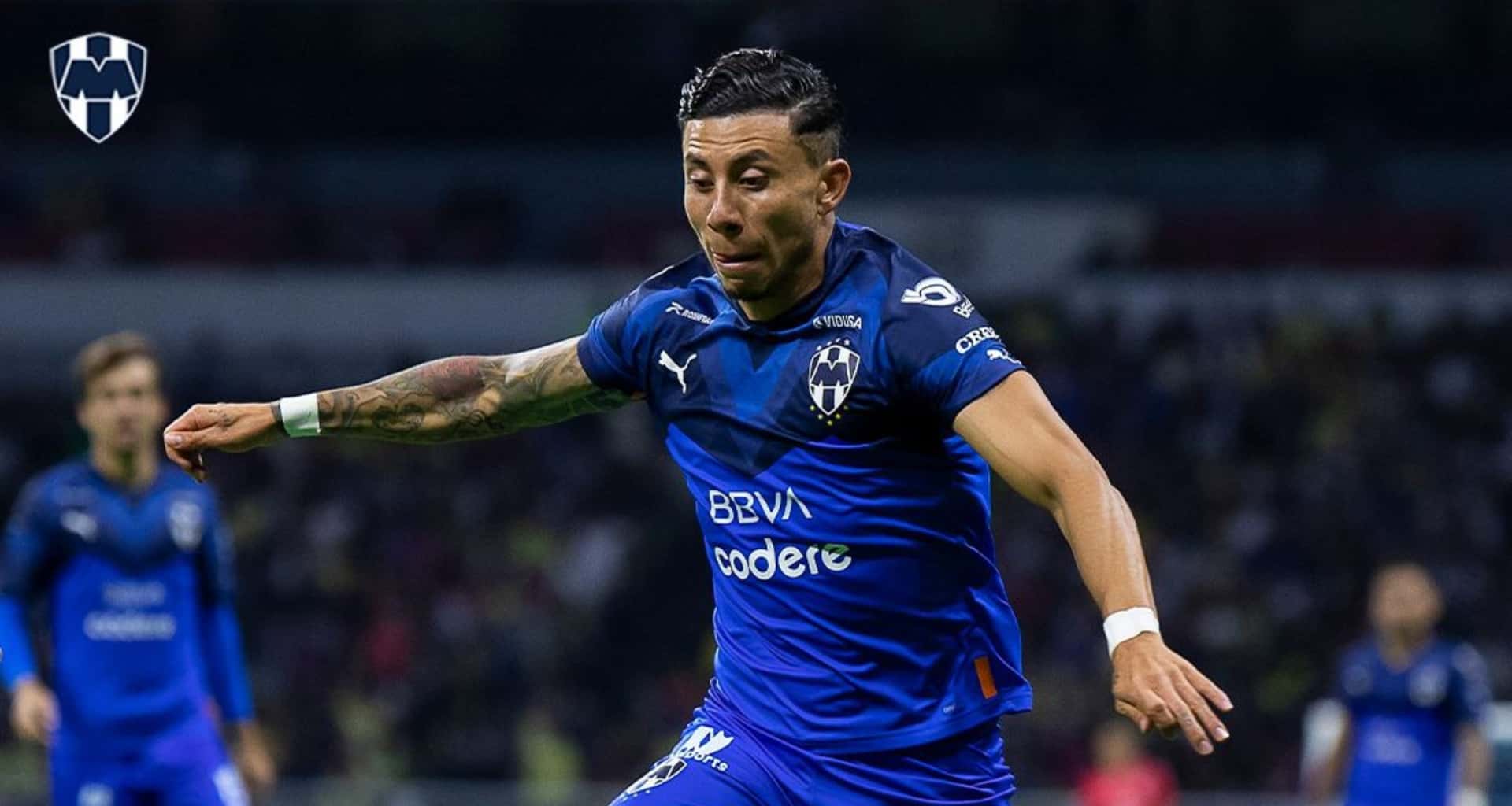 Joao Rojas falló un penal contra el América y la cuenta del Monterrey publicó un mensaje