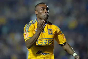 Joffre Guerrón incursiona en la música y un ex Liga de Quito es su fan