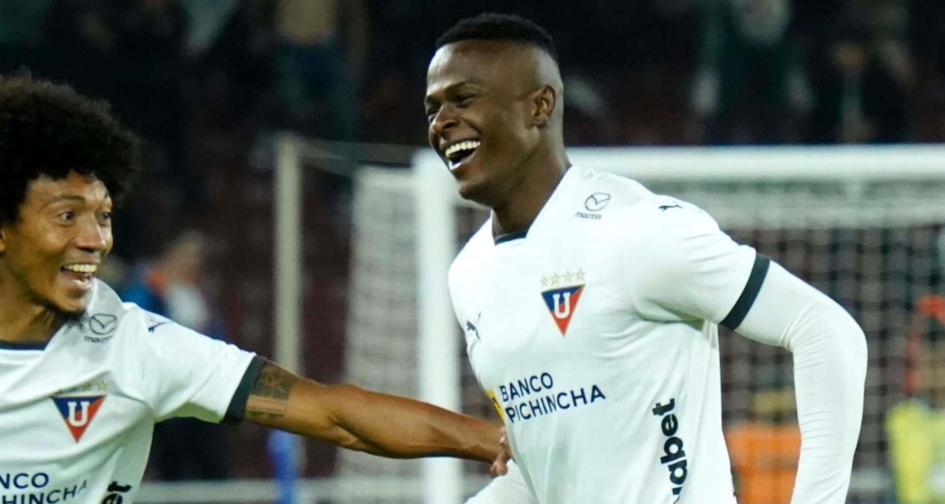 José Angulo es el más apuntado por la hinchada de Liga de Quito y esto hizo para silenciar las críticas