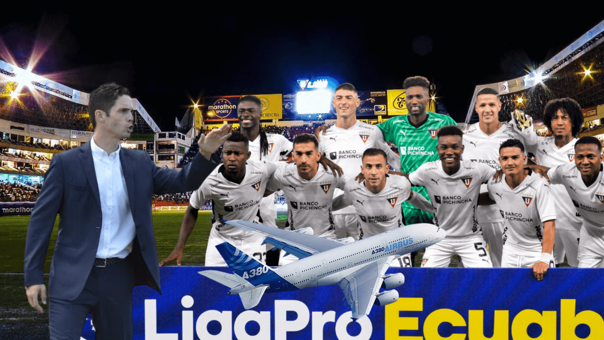 Josep Alcácer dirigiendo a los jugadores de Liga de Quito