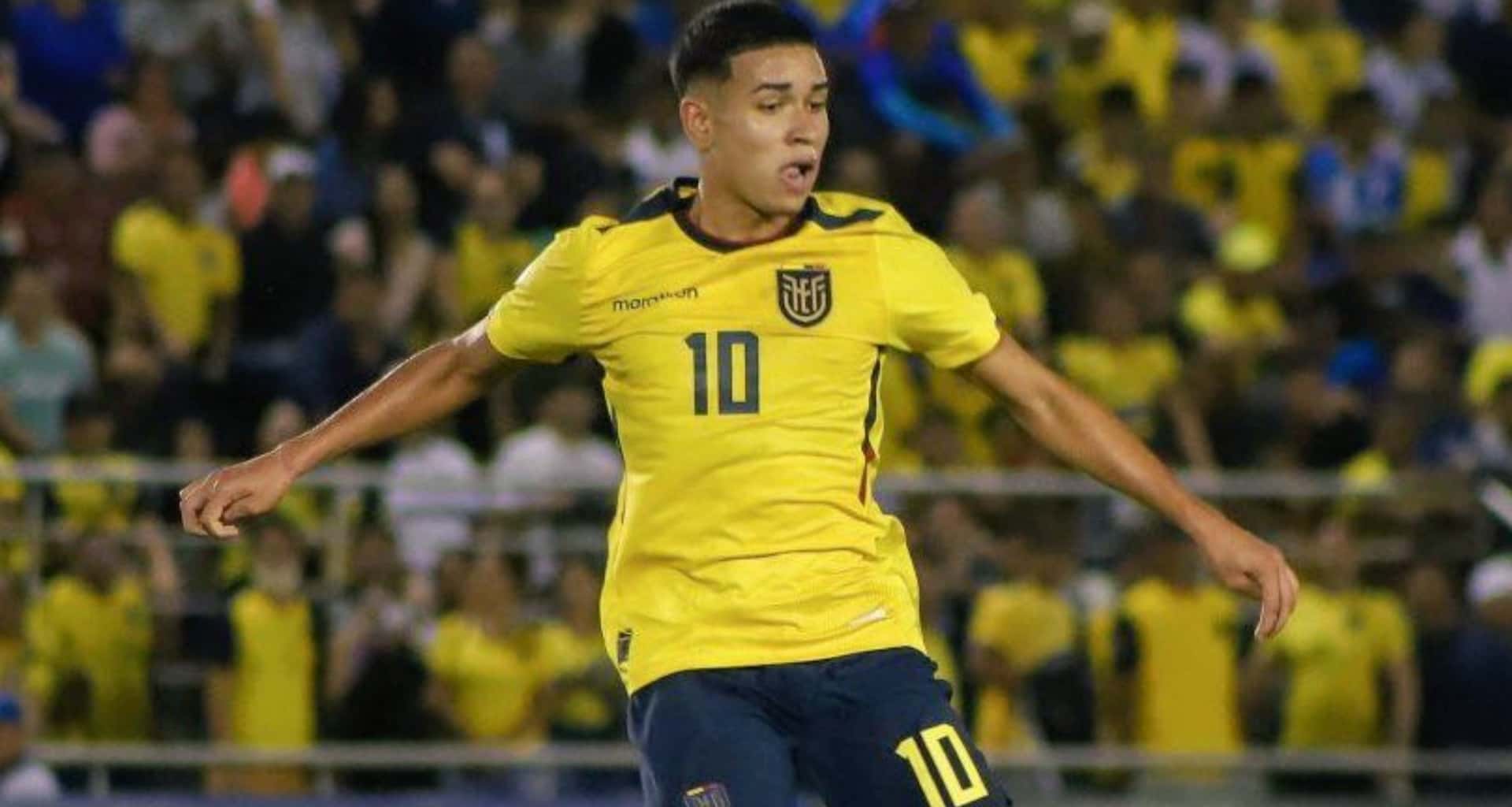 Kendry Páez bailó a los jugadores brasileños ante la mira de todos en Sudamericana