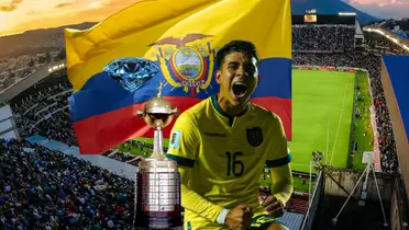 Kendry Páez con la bandera de Ecuador y la Copa Libertadores