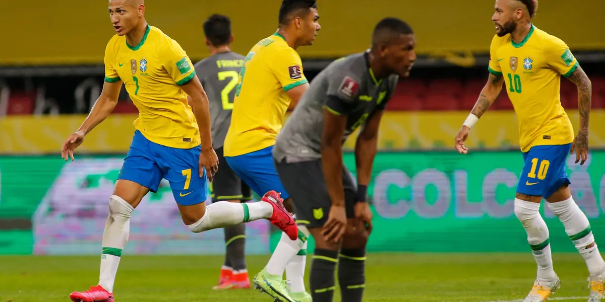La Selección de Brasil practicó la que sería su alineación ante Ecuador y explotará su banda izquierda