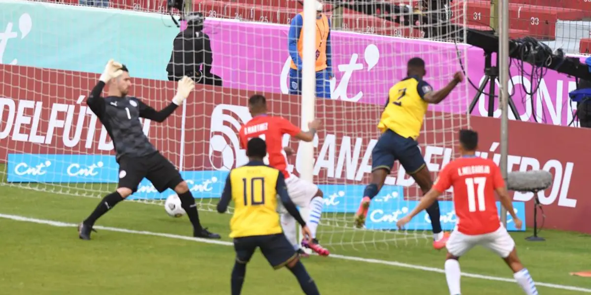 La Selección Ecuatoriana se impuso a Paraguay por 2-0. La táctica de los visitantes fue aprovechar cualquier roce para  tirarse al suelo y saltaron al campo de juego a llevarse un punto como equipo pequeño