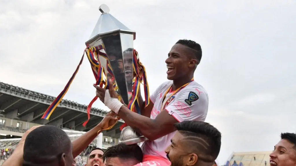 Las cadenas argentinas felicitaron al flamante campeón de la Copa Ecuador