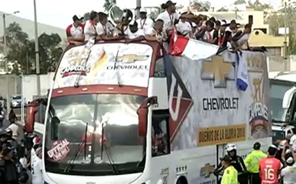 LDU tenía preparada la celebración si ganaba el campeonato y también al bus donde se pasearía por Quito