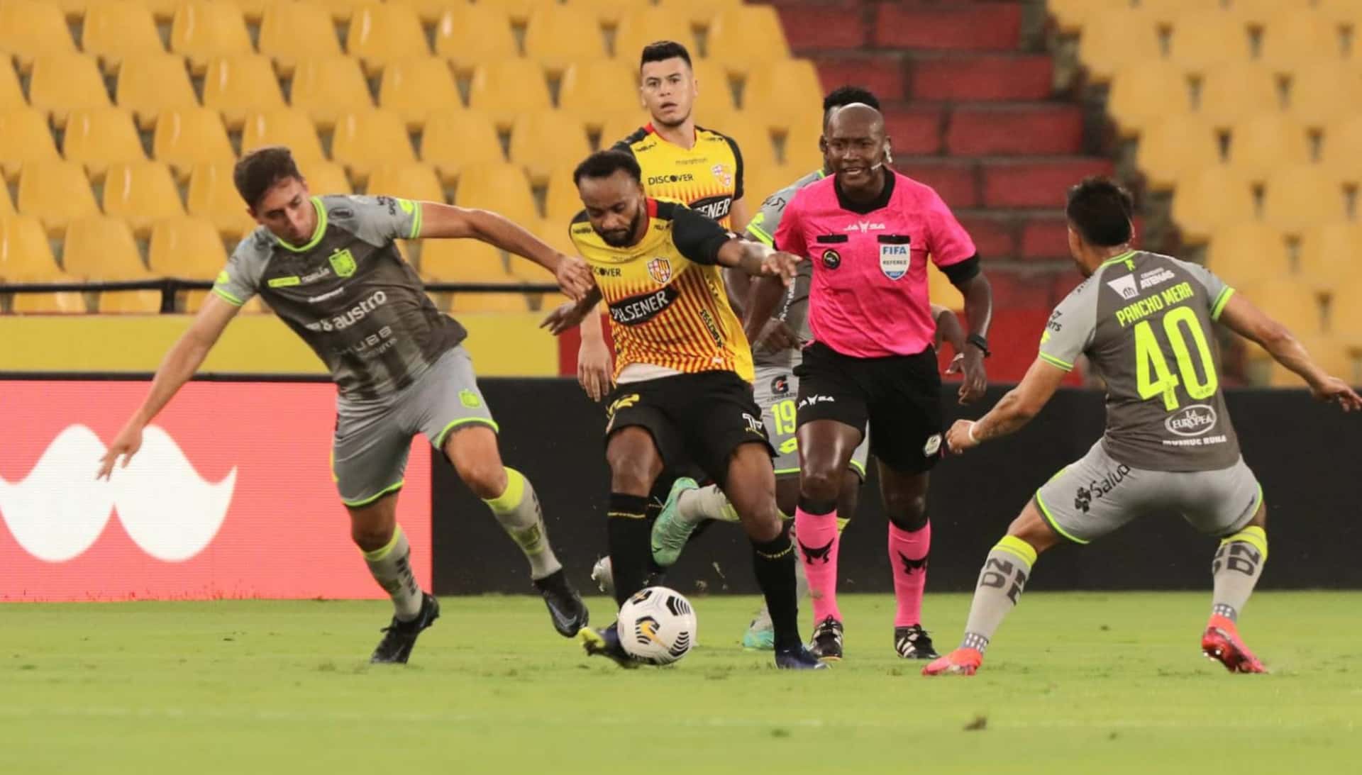 Leonai de Souza puso la de la tranquilidad para Jorge Célico, pero luego fallaron opciones de gol increíble