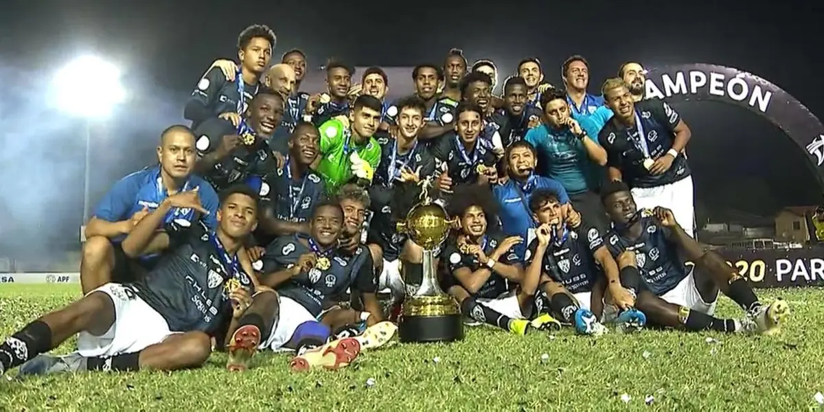Levantando la copa Libertadores Sub20