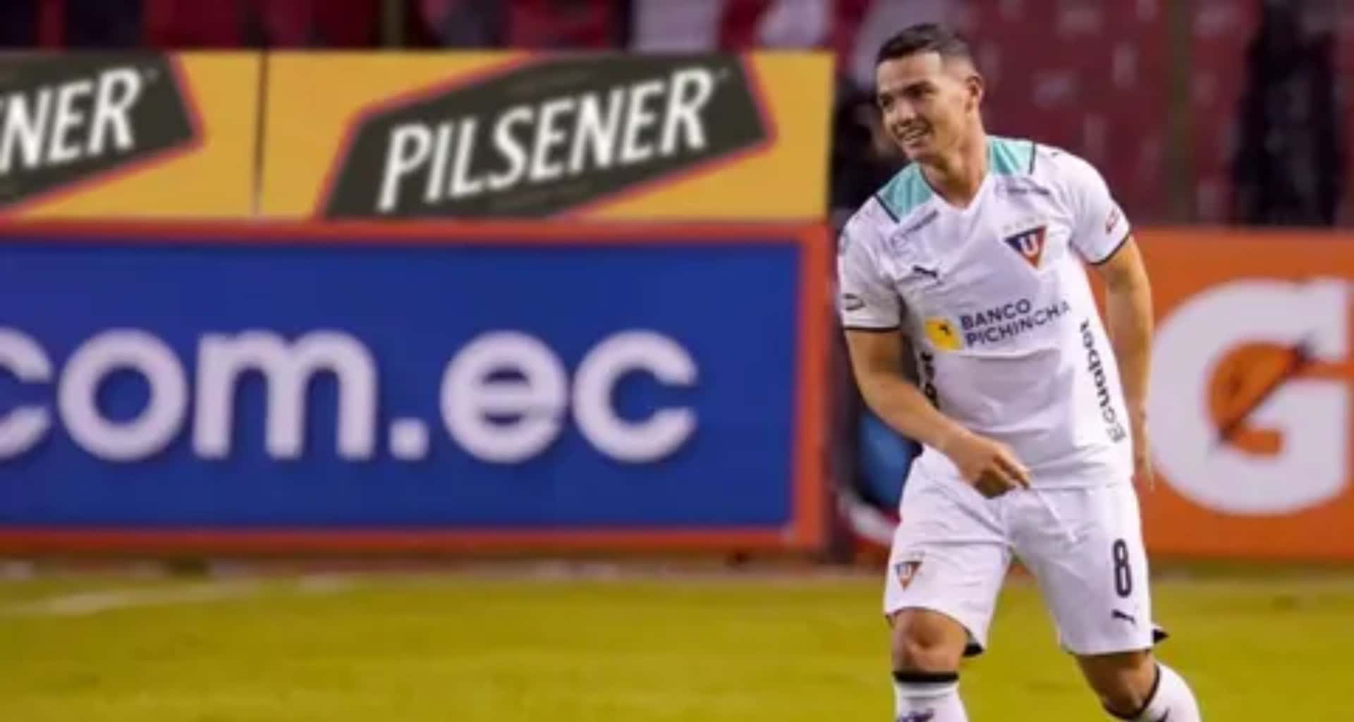 Liga de Quito empató ante 9 de Octubre en los últimos minutos y los jugadores tuvieron que salir de los camerinos porque lanzaron gas