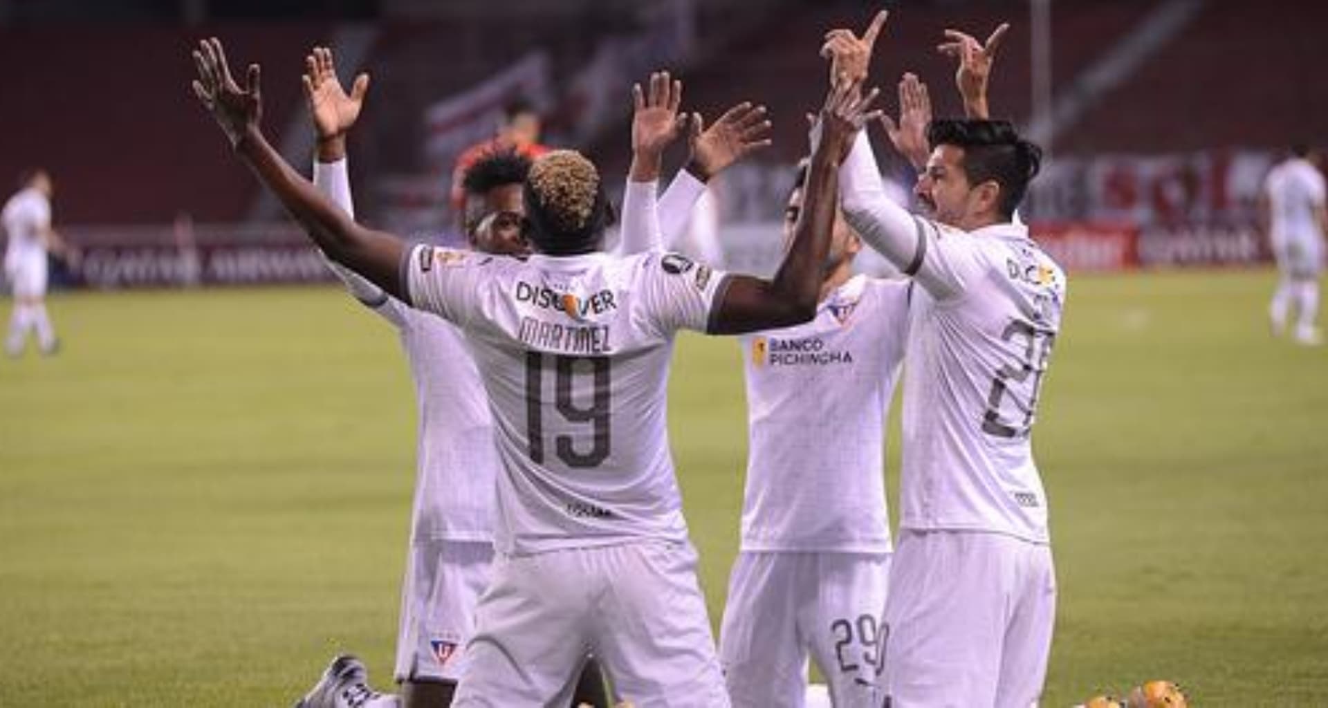 Liga de Quito está pensando en la estructura de su plantel para la siguiente temporada y uno de los jugadores que tenía pensado en volver era Carlos Rodríguez, aunque informaron que lo piensan vender