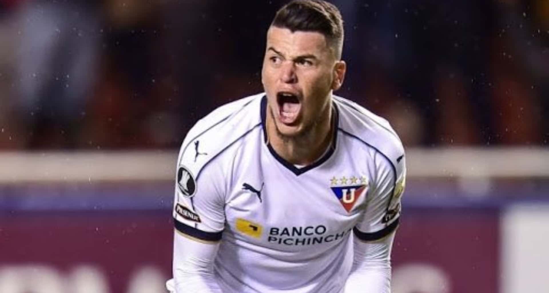 Liga de Quito nuevamente empezó una novela con Carlos Rodríguez, ya que pidieron una gran cifra por su pase para que se quede en Peñarol