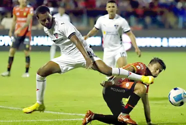 Liga de Quito perdió ante Deportivo Cuenca y un jugador no dio la talla en el Alejandro Serrano Aguilar