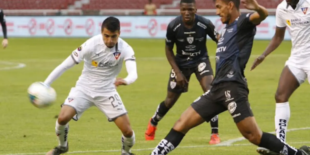 Liga de Quito perdió contra Independiente del Valle en el regreso de los hinchas al estadio. Un jugador se fue abucheado y un puntaje bajo del terreno de juego. Mira quién es