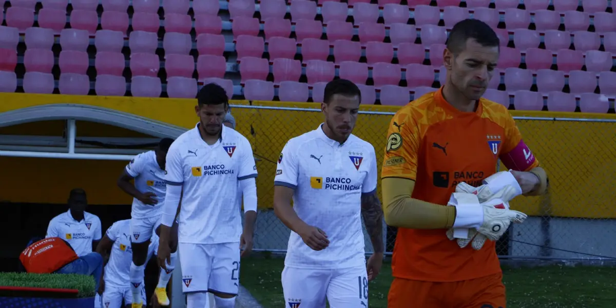 Liga de Quito resguarda alguno de sus jugadores frente a River Plate