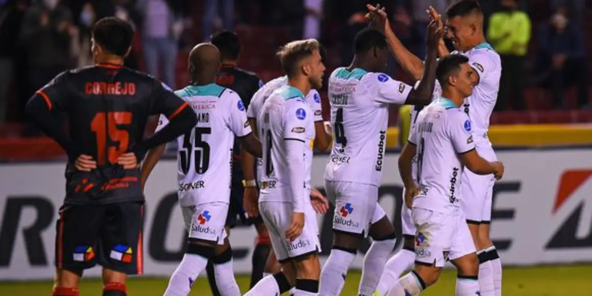 Liga de Quito tiene serios problemas defensivos y necesita de urgencia un defensor central pero lo quiere o no Zubeldía