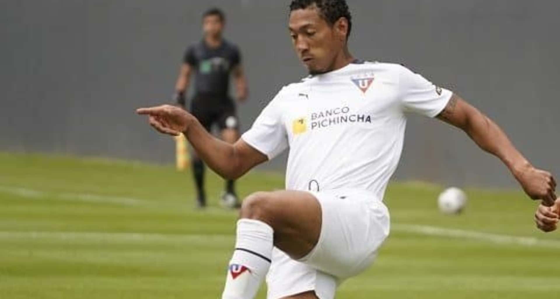 Liga de Quito no tiene un lateral derecho, un jugador se ofreció para tener minutos