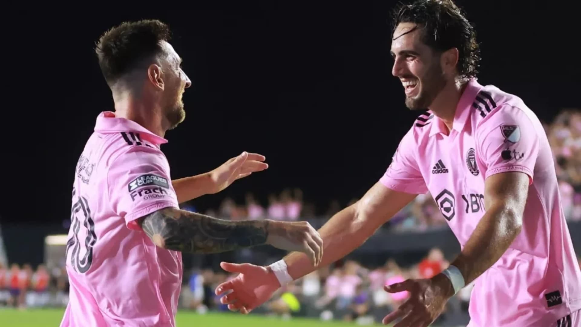 Lionel Messi y Leonardo Campana